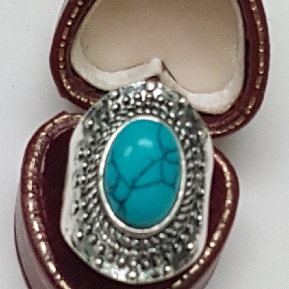 Cute Sterling silver turquoise ring
